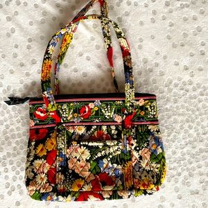 Vera Bradley purse like new no rips no stains smoke free home clean inside & out